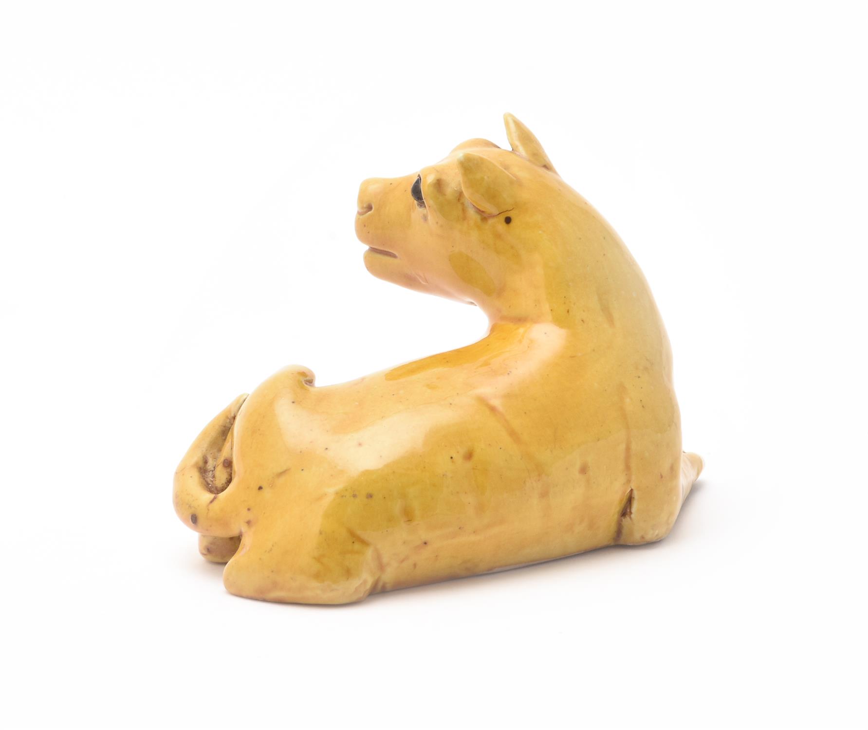 A Chinese export yellow-glazed model of a dog - Image 2 of 3