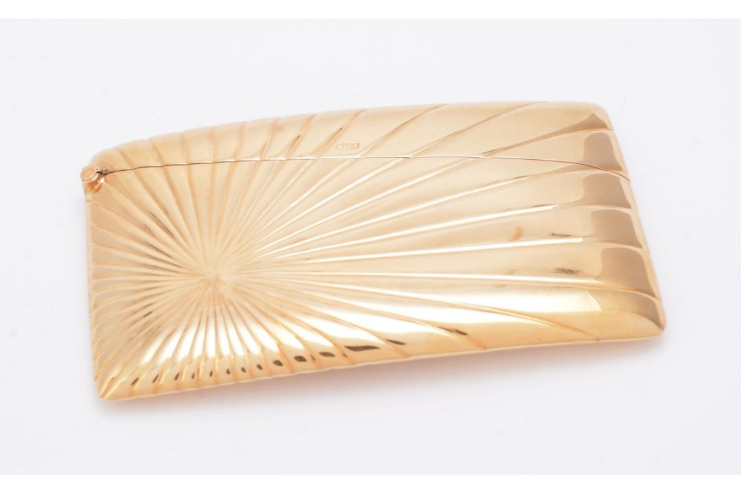An 18 carat gold curved rectangular card case by Horace Woodward & Co Ltd - Image 2 of 3