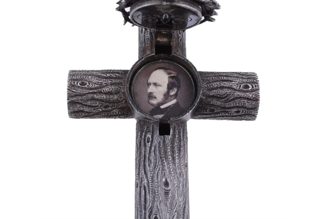 [Royal interest] A mid Victorian silver cross dedicated to the memory of Prince Albert - Image 2 of 5