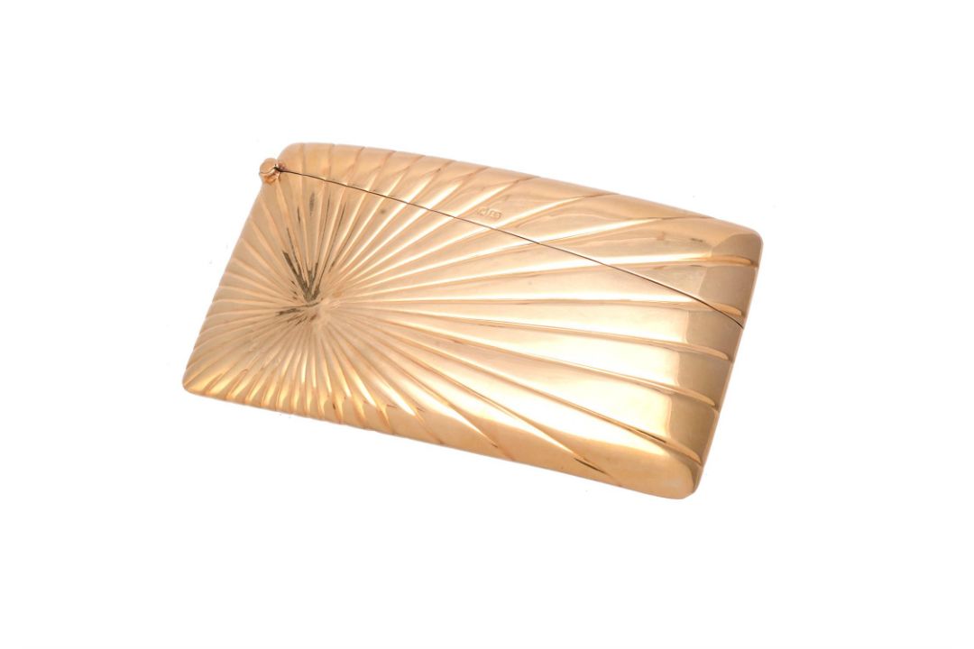 An 18 carat gold curved rectangular card case by Horace Woodward & Co Ltd - Image 1 of 3