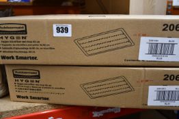 Two boxes of ten Rubbermaid HYGEN Microfiber Wet Mops 40 cm (2061053).