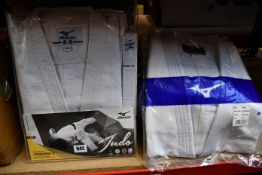 Four Mizuno Hayato and eight Kodomo 2 judo suits in various sizes, all as new.