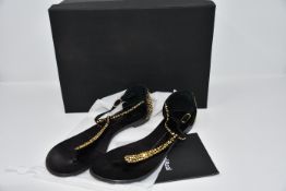 A pair of pre-owned Giuseppe Zanotti leather embellished thong sandals (EU 39).