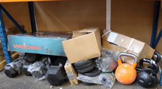 A quantity of miscellaneous fitness and related item to include one 20kg kettlebell, one Weider