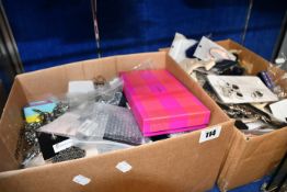 A large quantity of miscellaneous fashion/costume jewellery.