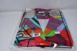 Five Simply Art Dolcezza Gina Startup relaxing in red button through jackets (UK S, M, L, XL, XXL).