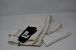 A pair of DL Florence mid rise Instasculpt skinny jeans (Size 24?) (Slight mark requires