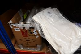 Ten pairs of as new Cindy H Paris white jeans (Assorted sizes - RRP €40 each).