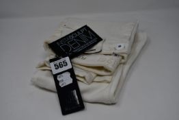 A pair of DL Florence mid rise Instasculpt skinny jeans (Size 24?) (Slight mark requires