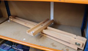 An as new Winsor and Newton Thames radial easel (RRP £150).