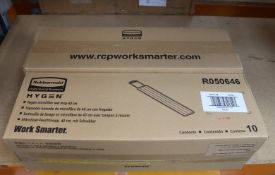 Two boxes of ten Rubbermaid Hygen Microfiber Wet Mops with scrubbers 40cm (R050646).