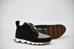 A pair of women's as new Sorel Kinetic Caribou shoes (UK 6 - RRP £140).