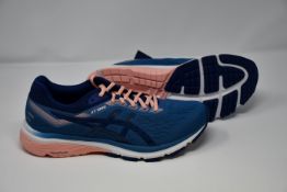A pair of as women's new Asics GT-1000 7 trainers (UK 8).