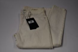 A pair of DL Florence mid rise Instasculpt skinny jeans (Size 24?) (Slight mark requires