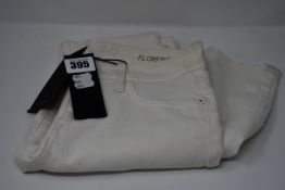 A pair of DL Florence mid rise Instasculpt skinny jeans (Size 24?) (Slight mark requires