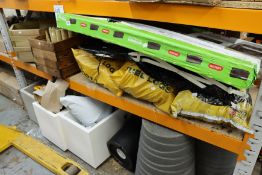 A quantity of gardening items to include: Hozelock pipes, Keter patio storage box and plant pots.