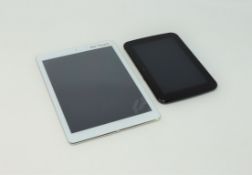 A pre owned Apple iPad Air in white (Serial: DQTLV2NHFK14) faulty - screen detached, will not