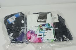 One as new Adidas fillet label t-shirt size M (ED6936). One as new Adidas 7/8 leggings size M (