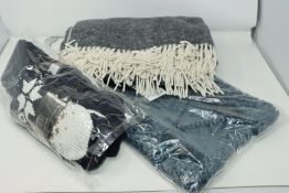 One as new In and Outdoor cushion cover Toni Blue size 30 x 50cm (60006307-22101). One as new Zara