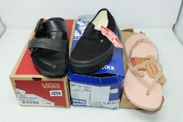 One women's as new Vans Authentic black trainers size UK 6 (1973117070). One women's as new