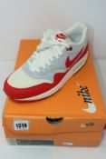 One as new Air Max 1 OG size UK 8 (554717 160).
