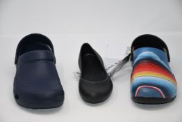 One as new Crocs Unisex Adults’ Bistro Graphic Clog size UK 9. One as new Crocs Specialist vent size