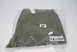 One as new J Crew 250 Skinny-fit pant in stretch chino size 35/32. (Colour: Vintage Surplus. Item: