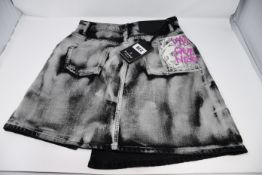 One as new Pinko Laboriosa skirt size 42.