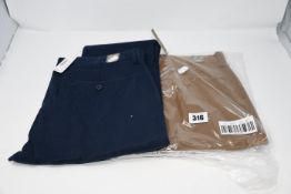 One as new J Crew 250 Skinny-fit pant in stretch chino size 34/32. (Colour: Navy. Item: AB613).