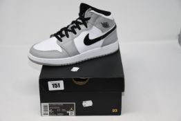 One as new Air Jordan 1 Mid (Gs) size UK 5.5.