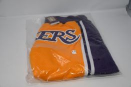 One as new Los Angeles Lakers Shorts size M (SHORNG18047-LALGOLD96).