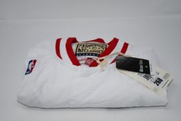 One as new Chicago Bulls Warm Up Jacket ´96 size 3XL (AWJKCP19042-CBUWHBK96).