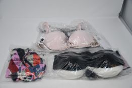One as new Calvin Klein Calvin Klein Women's Push Up Strapless Pad size 32C (000QF5677E). One as new
