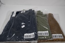 One as new J Crew 250 Skinny-fit pant in stretch chino size 33/30. (Colour: Navy. Item: AB613).