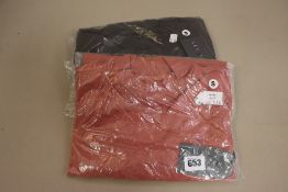 Two as new Les Tien HV-2007 long sleeve shirts. 1 x colour: light burgundy. Size: S and 1 x