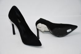 One pre-owned Ganor Dominic Apollo Marble size 40.