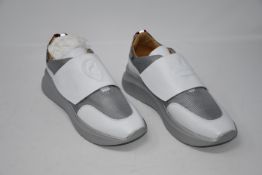 One as new Ganor Dominic Bip White Silver size 40 (No tags).