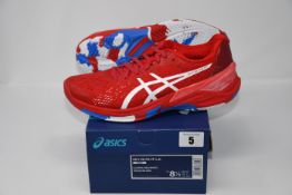 One pair of man's boxed as new Asics Sky Elite FF L.E trainers in classic red and white (UK 7.5).