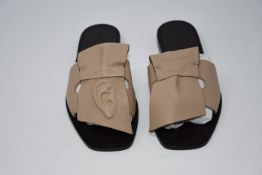 One as new Ganor Dominic Art Slides Juniper - Beige size 40 (No tags).