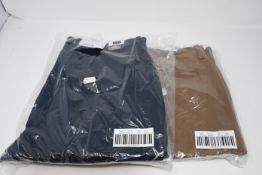 One as new J Crew 250 Skinny-fit pant in stretch chino size 32/30. (Colour: Navy. Item: AB613).