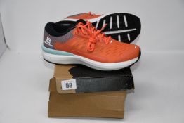 One pair of as new Salomon Sonic 3 confidence womens size UK 8.