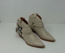 One pair of lady's boxed as new Dingo (DI 111) Keepsake ankle western style boots in off-white (9.