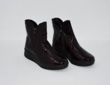 One as new Romika Women's Varese N 16 Mary Janes size 35.