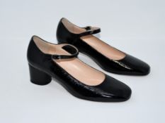 One as new Comptoir Des Cotonniers Mary Janes in patent leather with a round heel shoes size 38 (