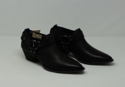 One pair of lady's boxed as new Dingo Kickback ankle boots in black (9 M).