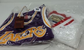 One as new Chicago Bulls Warm Up Jacket ´96 size 3XL (AWJKCP19042-CBUWHBK96). One as new NBA