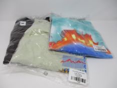 One as new Cactus Jack World Tye Die t-shirt size M. One as new Cactus Jack Cactus Trails t-shirt