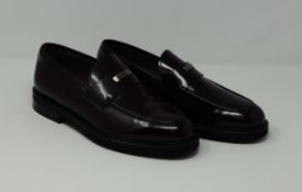 One pair of man's boxed as new Sergio Rossi loafers in Bordeux (EU 8).