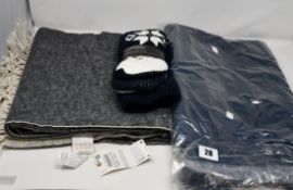 One as new In and Outdoor cushion cover Toni Blue size 30 x 50cm (60006307-22101). One as new Zara