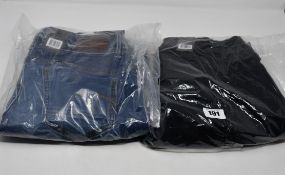 One women's as new G Star midge mid straight jeans size 32/32. One women's as new G Star Lynn D